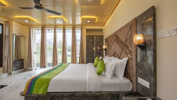 Deluxe Room | Desk, soundproofing, rollaway beds, free WiFi