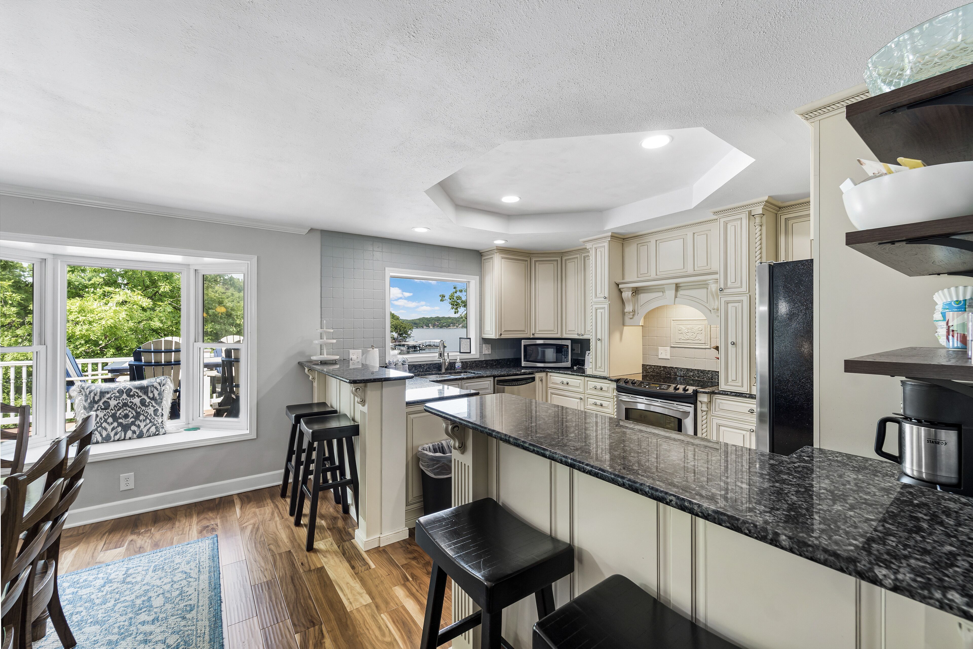 Lakefront house with dock and kayaks!