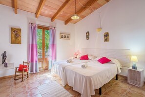 3 chambres, fer et planche à repasser, Wi-Fi gratuit, draps fournis