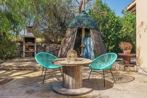 Outdoor dining - Vacation Home Es Garballons with Garden, Wi-Fi, Pool & Terrace (Manacor)