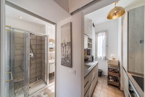 Bruser, hårtørrer, håndklæder