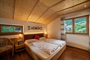 1 bedroom, free WiFi, bed sheets - Apartment "Hahndl II" with Mountain View, Wi-Fi, Garden, Terrace and Balcony (St. Leonhard in Passeier Südtirol)