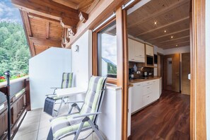 Kühlschrank, Mikrowelle, Herdplatte, Geschirrspüler