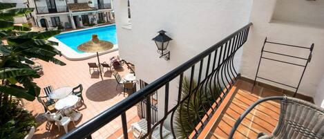 屋外ダイニングエリア