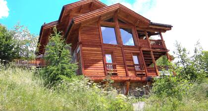 CHARMING CHALET, MOUNTAIN VIEW AND SKI SLOPES JACUZZI HAMMAM SAUNA TABLE SOCCER
