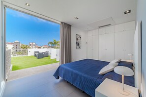 5 bedrooms, in-room safe, iron/ironing board, free WiFi