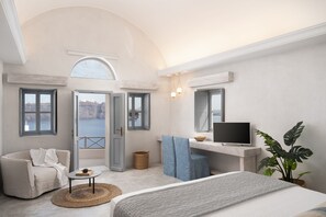 Honeymoon Villa | 1 bedroom, in-room safe, soundproofing, iron/ironing board - Bubble Suite (Santorini)
