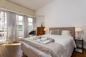 시티 아파트 | 1 개의 침실, 각각 다른 스타일의 인테리어, 각각 다르게 가구 비치, 노트북 작업 공간