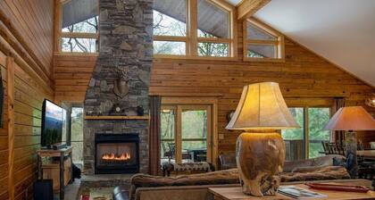Blissful Bear Cabin, Long Range Views and 2 fireplaces