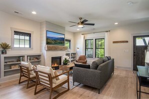 TV, fireplace - Kings Creek Cottage Downtown (Brevard)