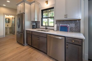 Interior - Kings Creek Cottage Downtown (Brevard)