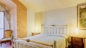 Appartamento panoramico | 1 camera, una cassaforte in camera, una scrivania, ferro/asse da stiro