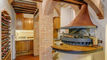 Panoramic Apartment | Private kitchen | Fridge, oven, stovetop, dishwasher