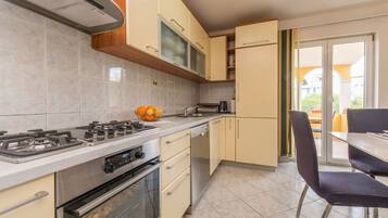 KylskÄp, ugn, spishÀll och diskmaskin