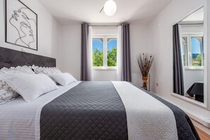 4 chambres, fer et planche à repasser, accès au Wi-Fi (inclus)