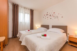 4 bedrooms, iron/ironing board, free WiFi, bed sheets