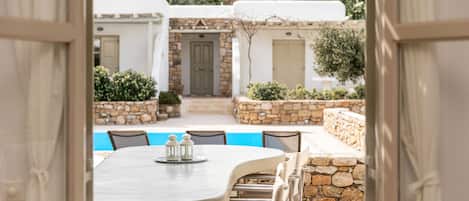 Luxury Villa | Terrace/patio