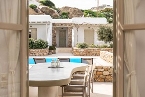 Luxury Villa | Terrace/patio