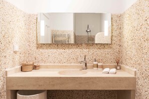Luxury Villa | Bathroom