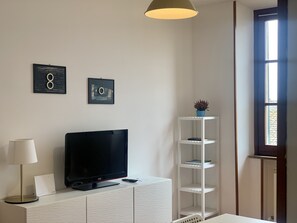 Classic-Apartment | Wohnbereich | Flachbildfernseher