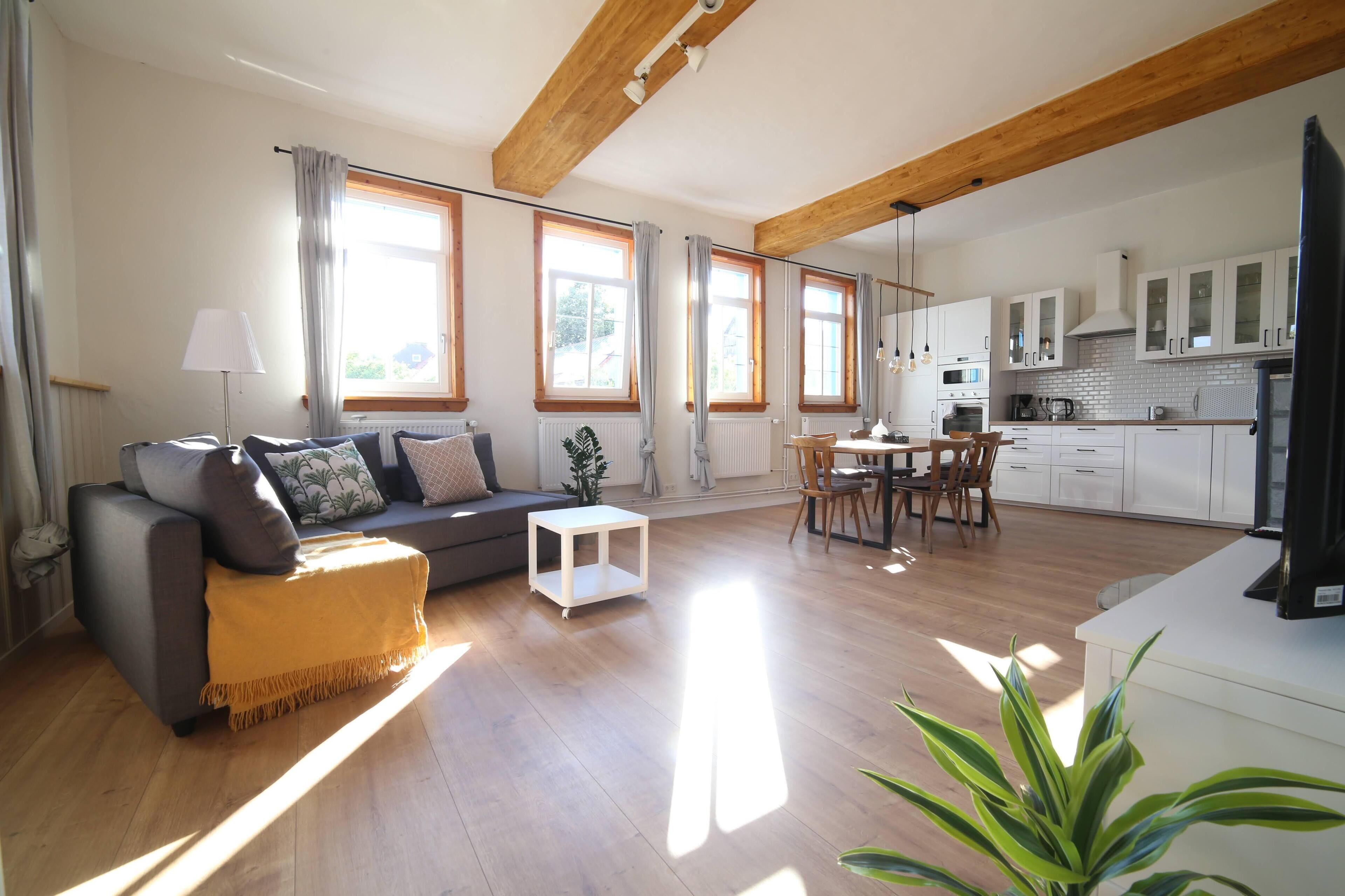 TV connectée, table de tennis de table, livres