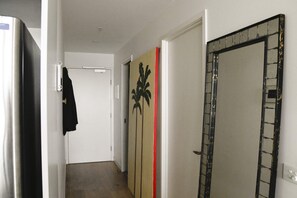 Basic Apartment, 1 Queen Bed | Interior
