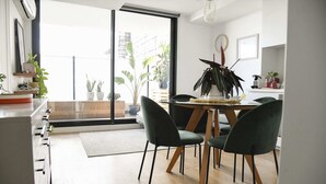 Unclassified image, 2 of 27, button - Cosy Apartment in Trendy Collingwood (Collingwood)