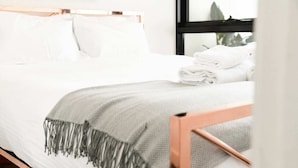 Unclassified image, 5 of 27, button - Cosy Apartment in Trendy Collingwood (Collingwood)