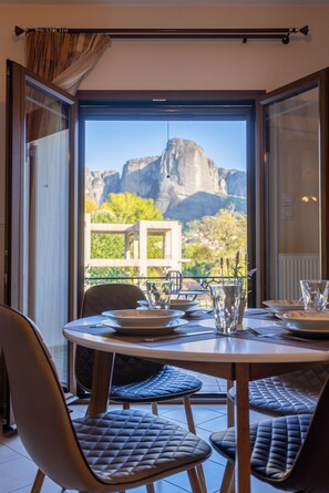 Dining - Harmony Apartment (Kalampaka)