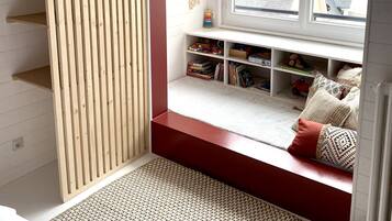 1 slaapkamer, een strijkplank/strijkijzer, reisbedje, wifi