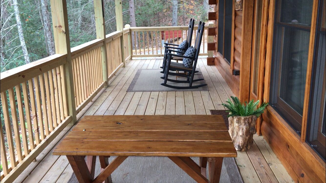 The Rusty Goat--Year-round Mountain View, King-sized bed, highspeed internet!