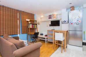Basic Studio, 2 Double Beds | Living room | TV - Spacious Studio Apartment in Kennington (London)