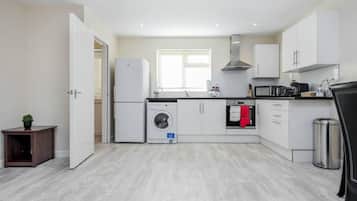 Apartemen | Dapur pribadi | Lemari es, microwave, oven, dan kompor