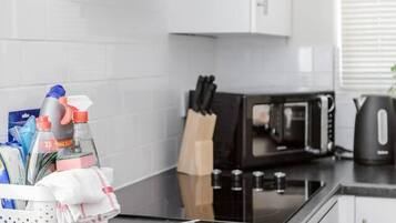 Apartemen | Dapur pribadi | Lemari es, microwave, oven, dan kompor