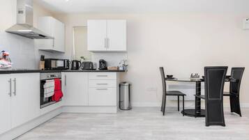 Apartemen | Dapur pribadi | Lemari es, microwave, oven, dan kompor