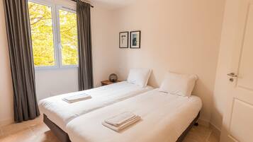 4 bedrooms, travel crib, WiFi