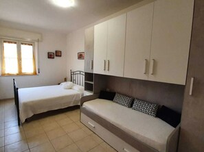2 bedrooms, WiFi, bed sheets