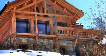CHARMING CHALET MOUNTAIN VIEWS AND SKI SLOPES JACUZZI CINEMA ROOM