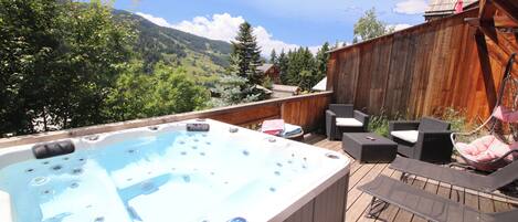 Bañera de hidromasaje al aire libre