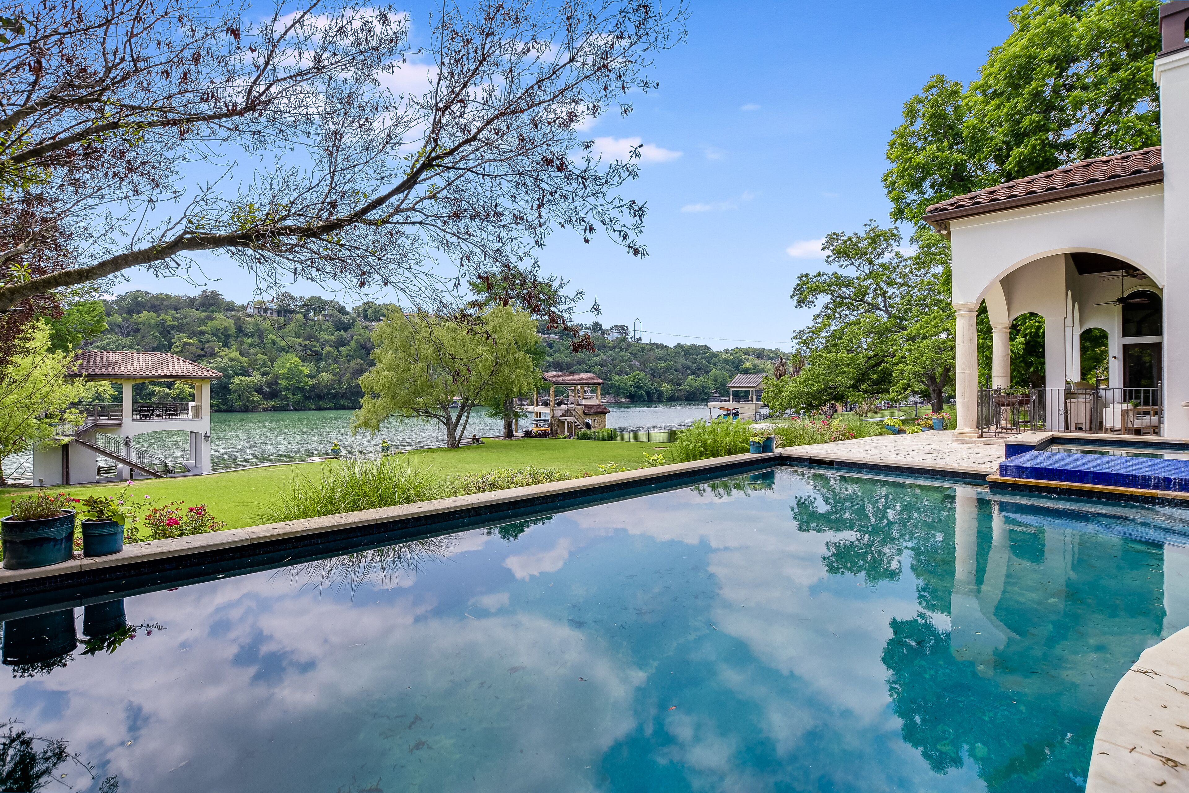 Above Autograph I New Remodel | Lakefront Lake Austin | Pool&Spa | Theater