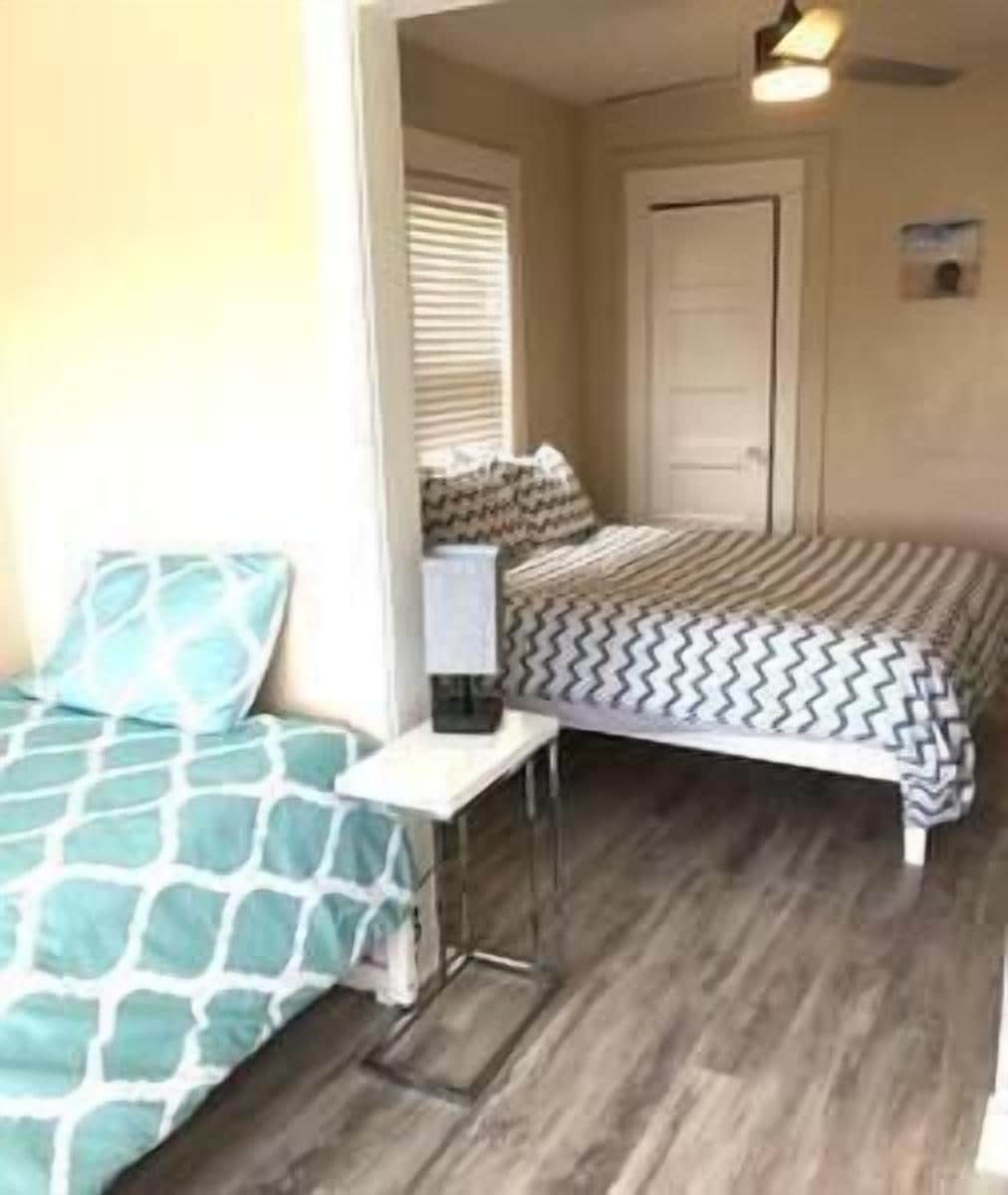 2 室のベッドルーム、アイロン / アイロン台、WiFi、ベッドシーツ