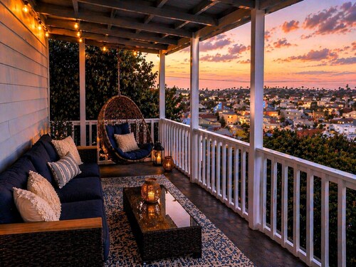 CasaViva Breeze · 2BR/1BA Sunset City Views — Backyard, Walk to Eats, Near Zoo