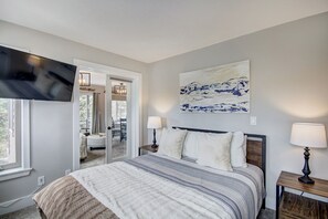 1 bedroom, iron/ironing board, WiFi, bed sheets - Truly stunning Wildwood Suites condo is a perfect mountain getaway. (Breckenridge)