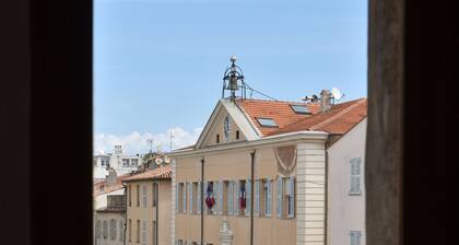Bright and large apartment in heart of the old town