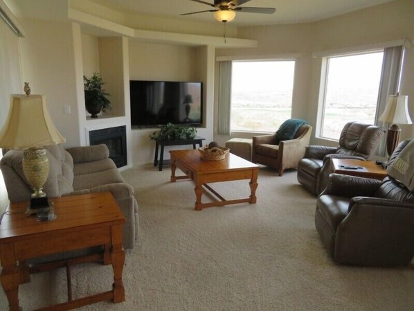 Fireplace, DVD player