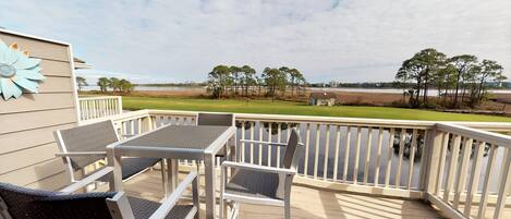 屋外ダイニングエリア