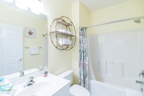 Chuveiro/banheira combinados, toalhas de banho