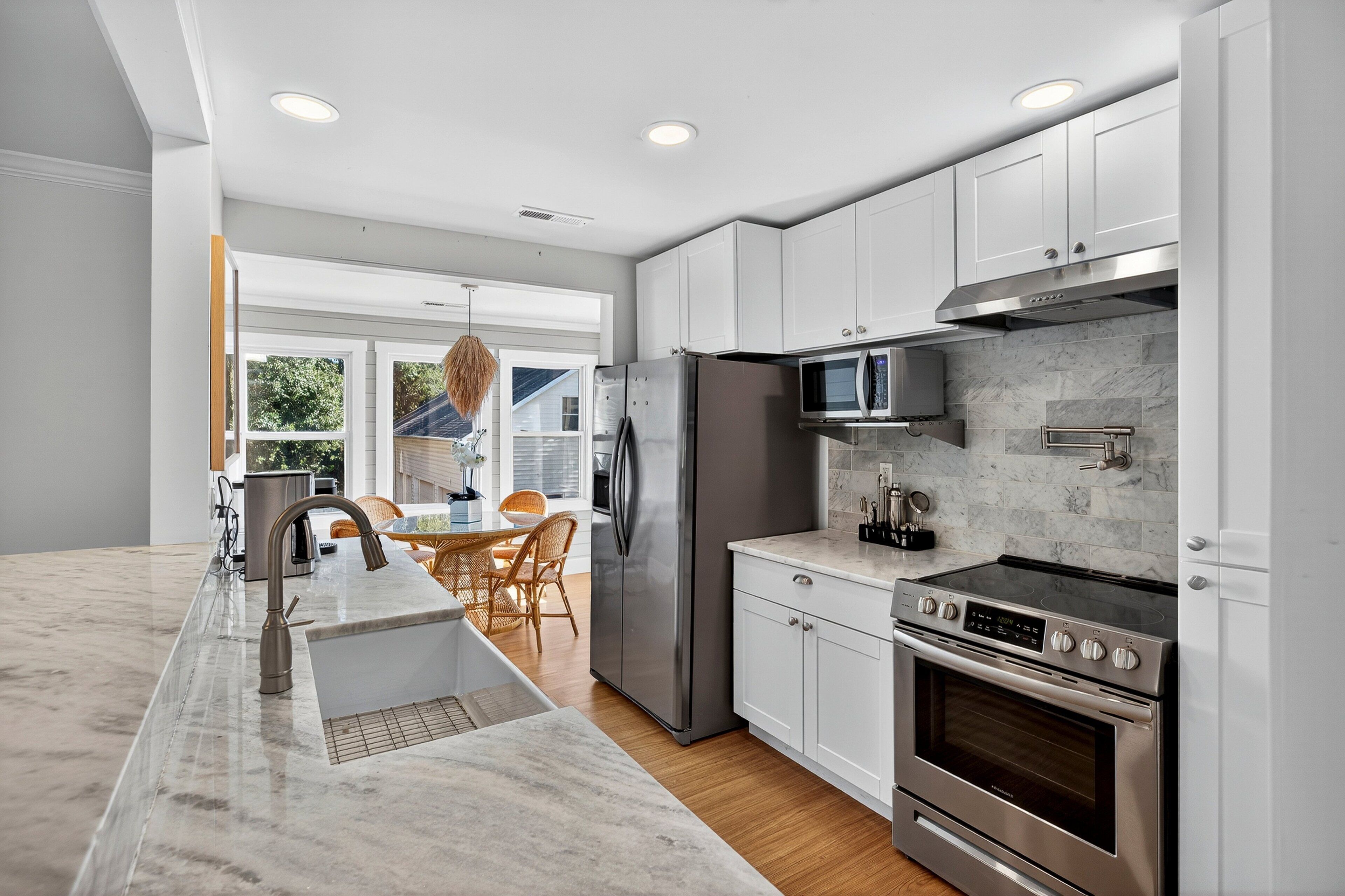 冰箱、微波炉、烤箱、炉灶