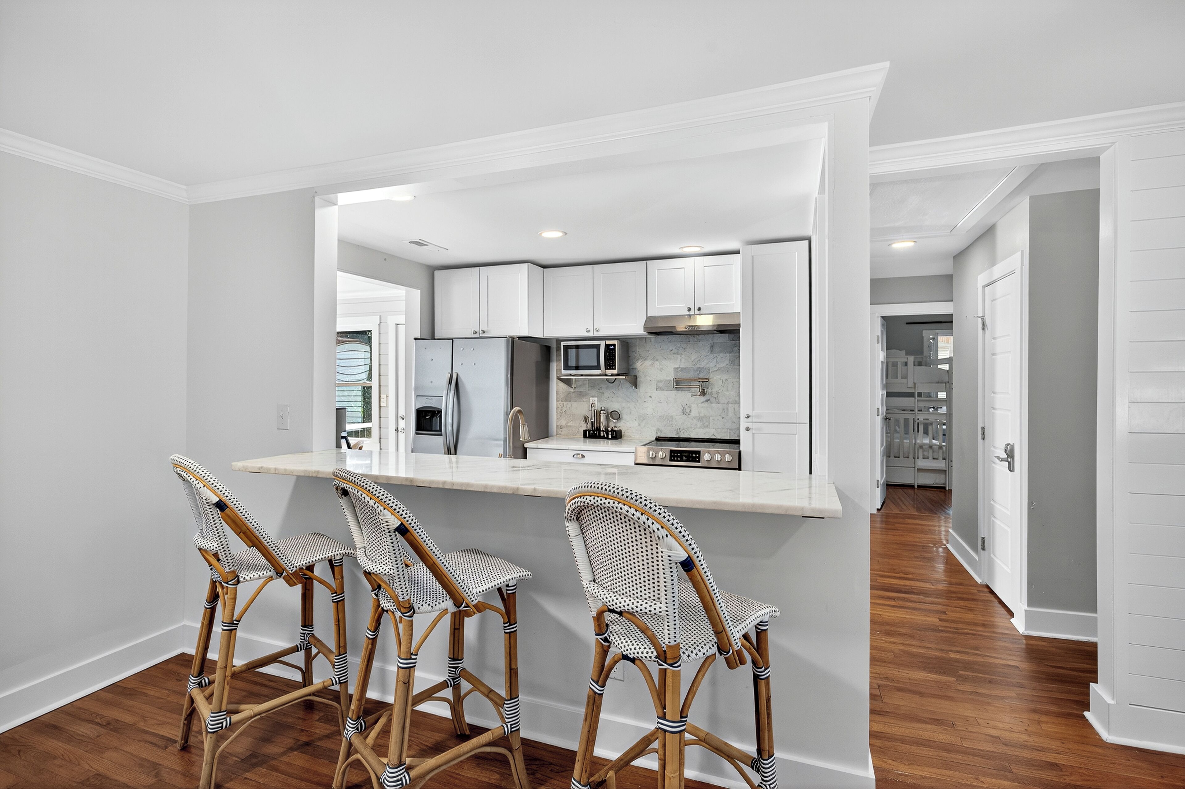 Refrigerador, microondas, horno y parrilla de estufa 