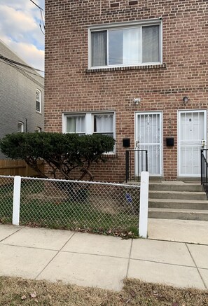 Property grounds - Entire Suite Free Off Street Parking  (Washington)